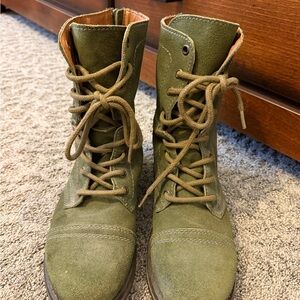Steve Madden Combat Green Lace-Up Boots size 9